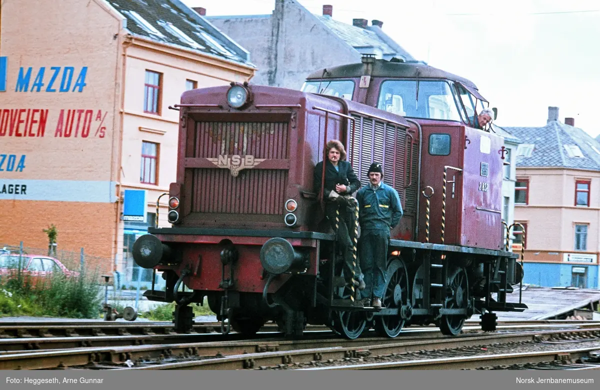 Diesellokomotiv Di 2 nr. 832 i skiftetjeneste på Trondheim stasjon