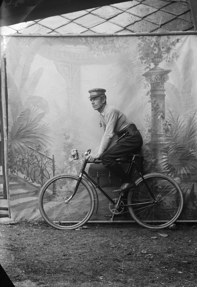 Haakon Forr på sykkel