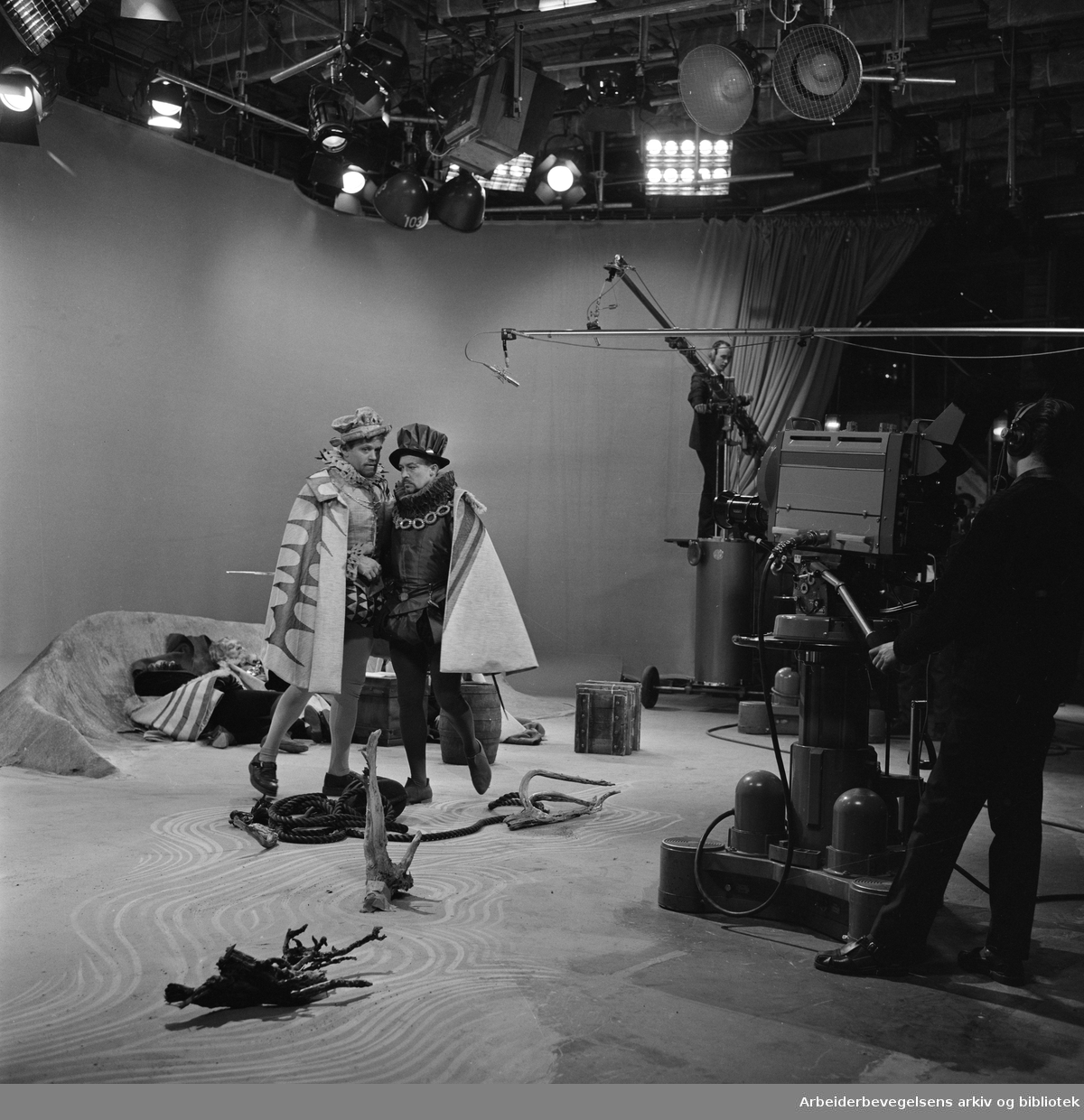 Prøver på William Shakespeares' Stormen for Fjernsynsteatret. Tor Stokke og Knut M. Hansson. Januar 1964