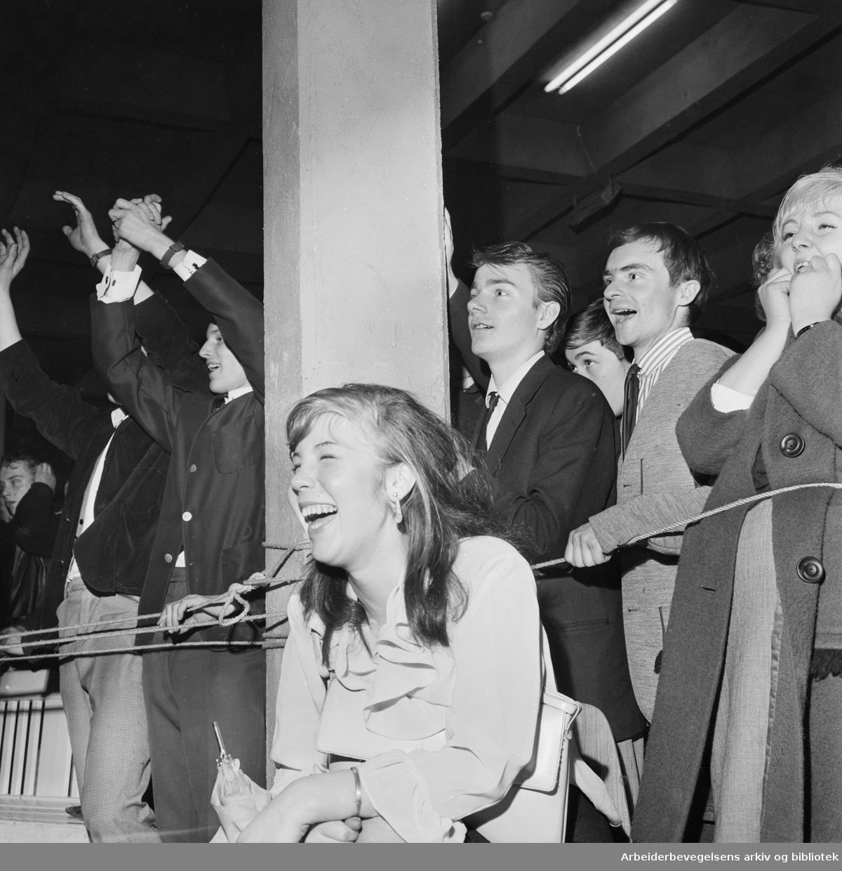 Det britiske bandet The Swinging Blue Jeans opptrer i Jotunhallen i Sandefjord. Publikum. 1. Oktober 1964