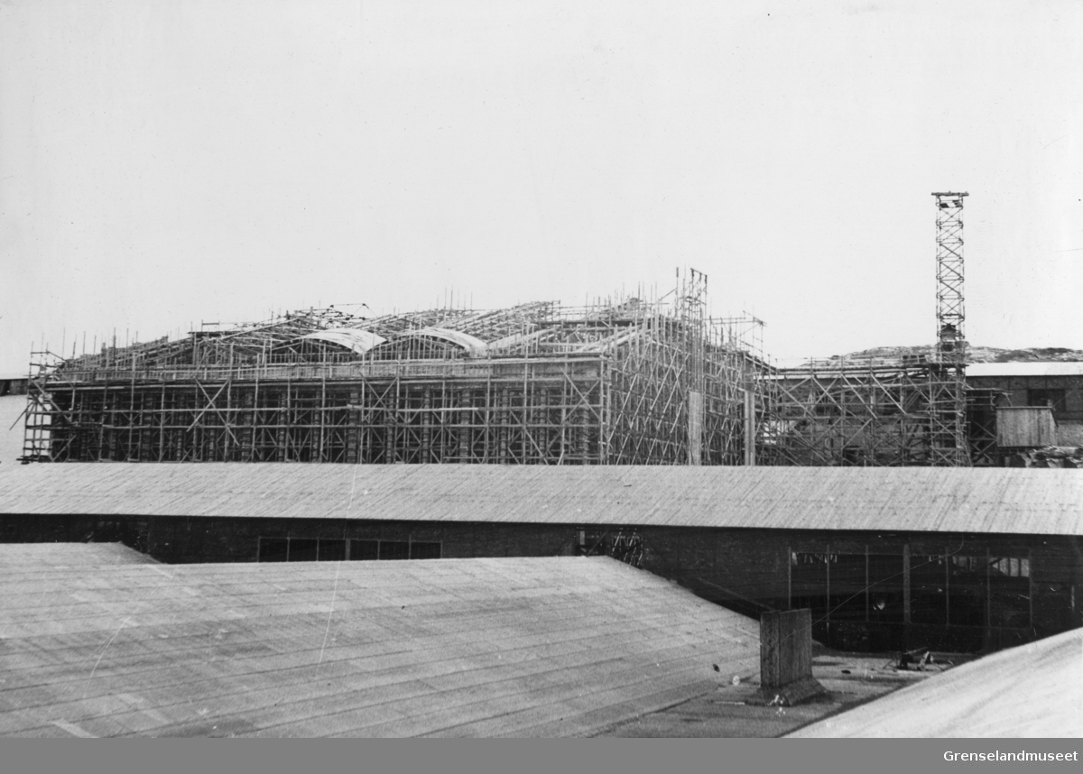 Bygging av separasjonsverket, takforskaling påbegynt, 12. september 1948.