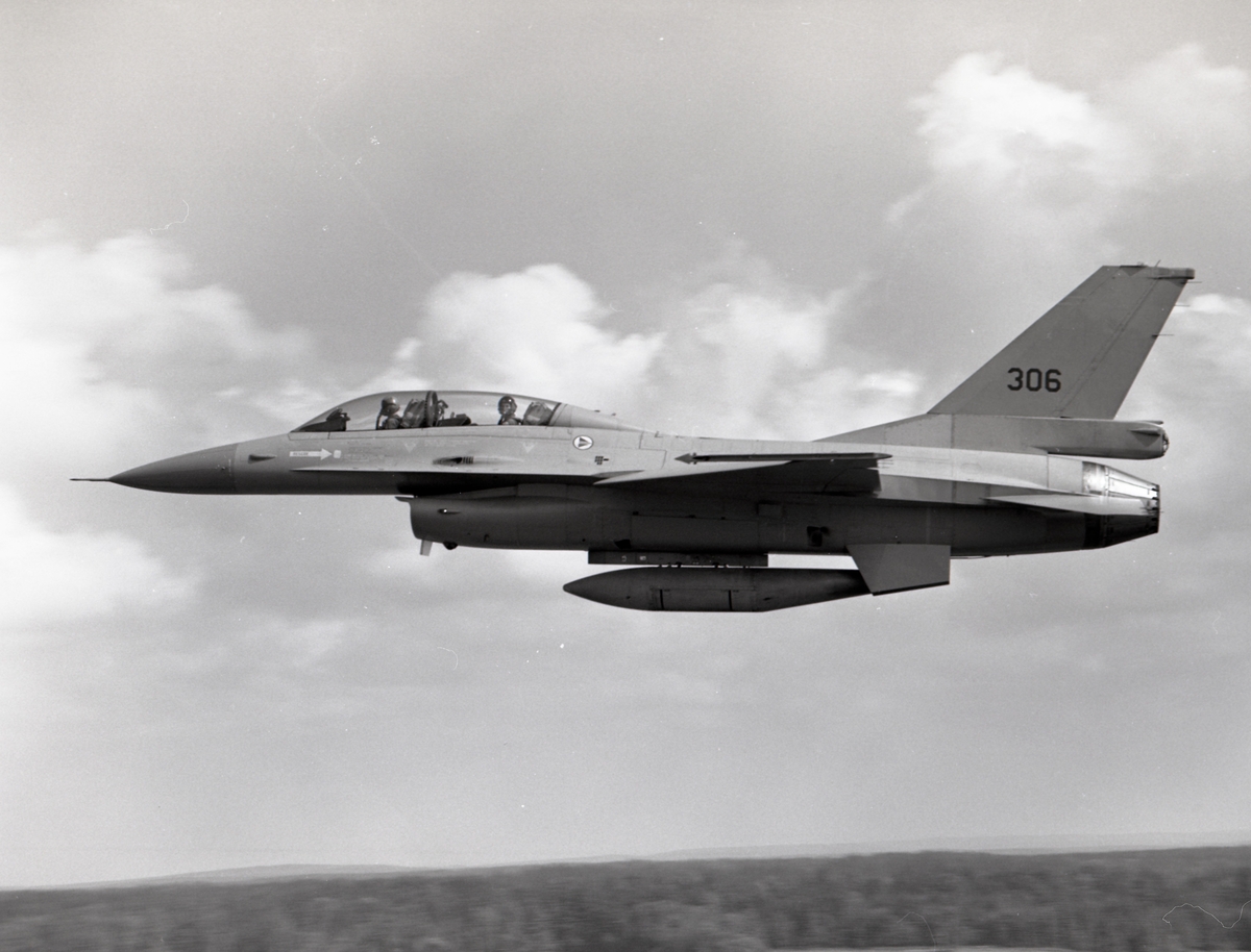 F-16B 306.