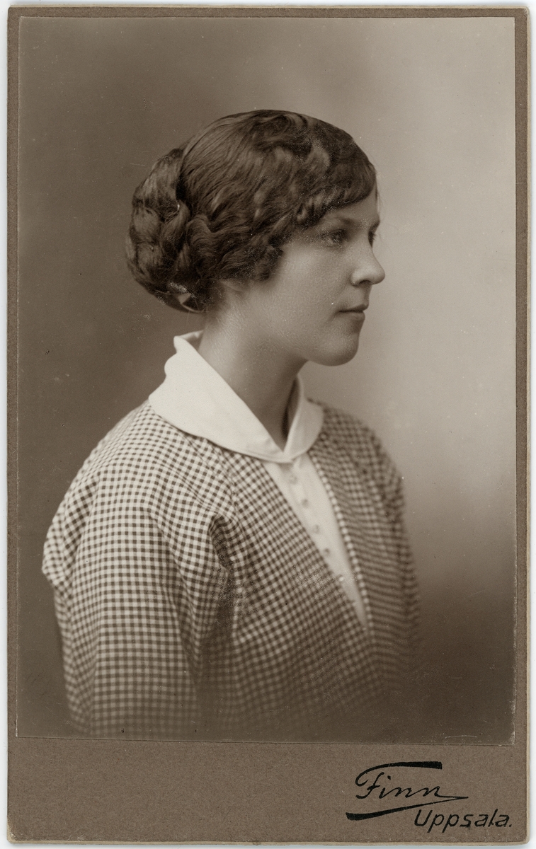 Kabinettsfotografi - kvinna, Uppsala 1910-tal