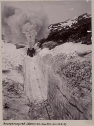 Snørydding med damplokomotiv ved Lillekleven på Bergensbanen