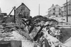 Vann- og kloakkgrøft på Haganes, Kirkenes 31. januar 1949.