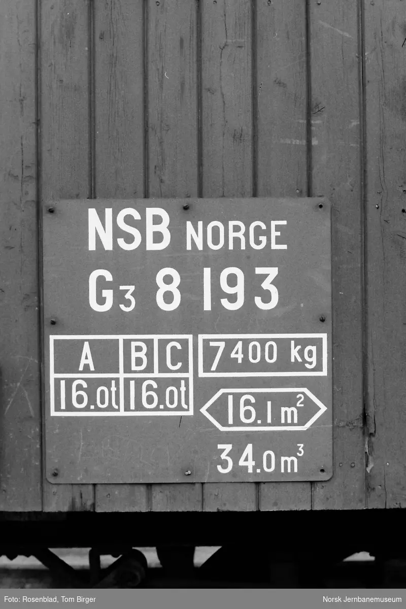 Skilt på gdsvogn litra G3 nr. 8193 på Tønsberg stasjon