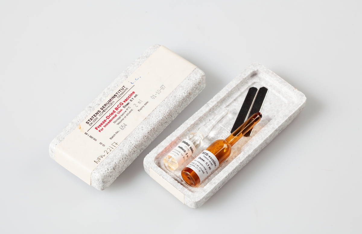 Komplett sett BCG vaksine i original eballasje.
Ampuller : BCG vaksine 0,1 ml og oppløsningsvæske.