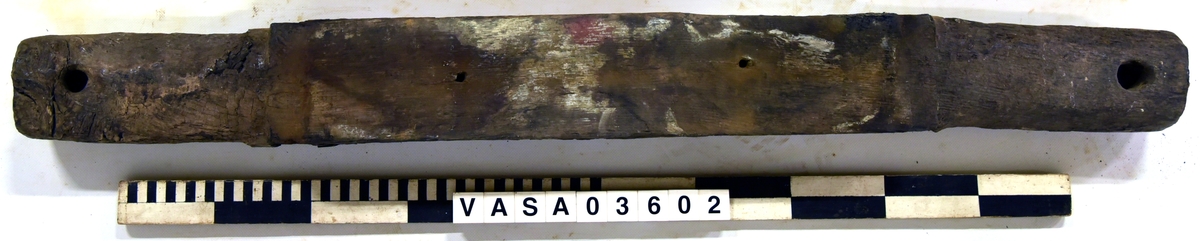 Eroderad lavettaxel,  dokumenterades monterad, ( vissa mått kunde inte tas).  

Eroded axle, recorded  assembled, ( some measurements unobtainable)
