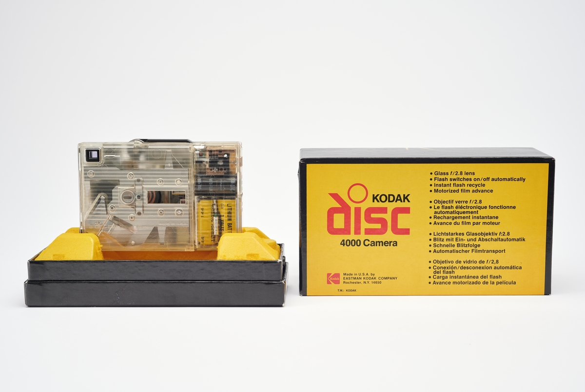 I 1982 introduserte Kodak disckameraet til stor begeistring på Photokina-messen i Köln. Dette skulle bli en ny generasjon snapshotkameraer, som var små og enkle. Helautomatiske og med reklameteksten: "Innovative...can't go wrong", ville en tro det skulle vare lenger, men i 1988 stoppet Kodak å produsere kameraene. Disken med plass til 15 små negativer, kjent for nokså dårlig kvalitet, var i produksjon litt lenger. 
Kodak Disc 4000 har et glidedeksel som beskytter øyesøker og objektiv, samt låser utløser. Blitsen drives av et integert lithiumbatteri, som aktiveres ved lite lys.
Objektiv: 12.5 mm. f2.8
Lukkertid: 1/100 sek., 1/200 sek.
Filmtype: HR Disc
Bildestørrelse: 8,10 mm
Disckameraene kom i flere modeller: Hawkeye Disc 7000, Kodak Challenger disc, Kodak Disc 2000, Kodak Disc 3000, Kodak Disc 3100, Kodak Disc 3500, Kodak Disc 3600, Kodak Disc 4000, Kodak Disc 4100, Kodak Disc 6000, Kodak Disc 6100, Kodak Disc 8000, Kodak Medalist I Disc Kodak, Medalist II Disc Kodak, Tele Challenger disc og Kodak Tele Disc.