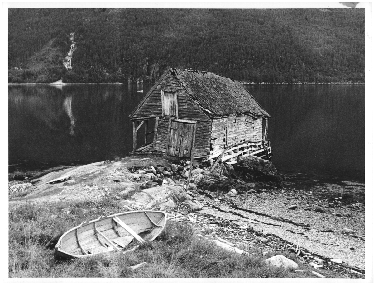 Gammelt sjøhus, Kjørnes ved Sogndalsfjorden, Sogn