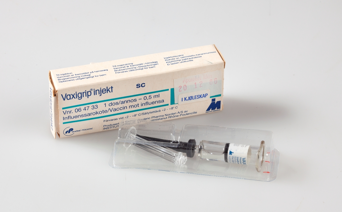 Injeksjonssprøyter 0,5 ml med innhold av influensavaksine i plastholder i kartong