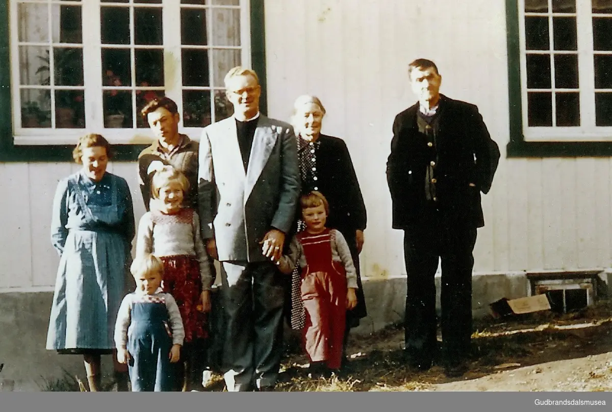 Asbjørn Kummen (f. 1920) med familie