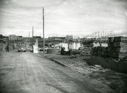 Tollbugata i Vadsø med torvet til høyre, 1947. Fotografert a