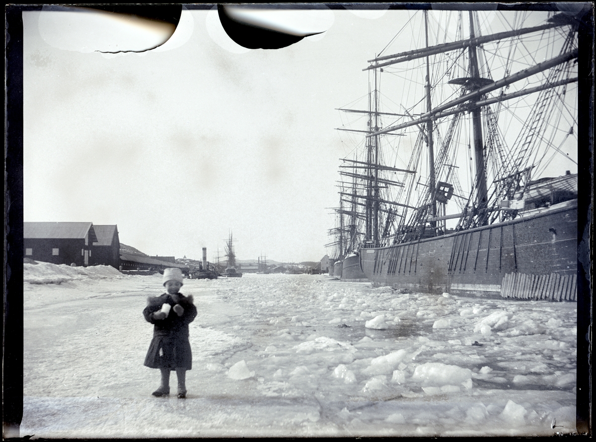 Isläggning Uddevalla hamn 4 mars 1900