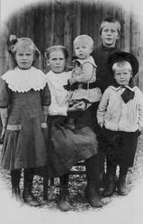 Fem barn, ANT søsken, klær