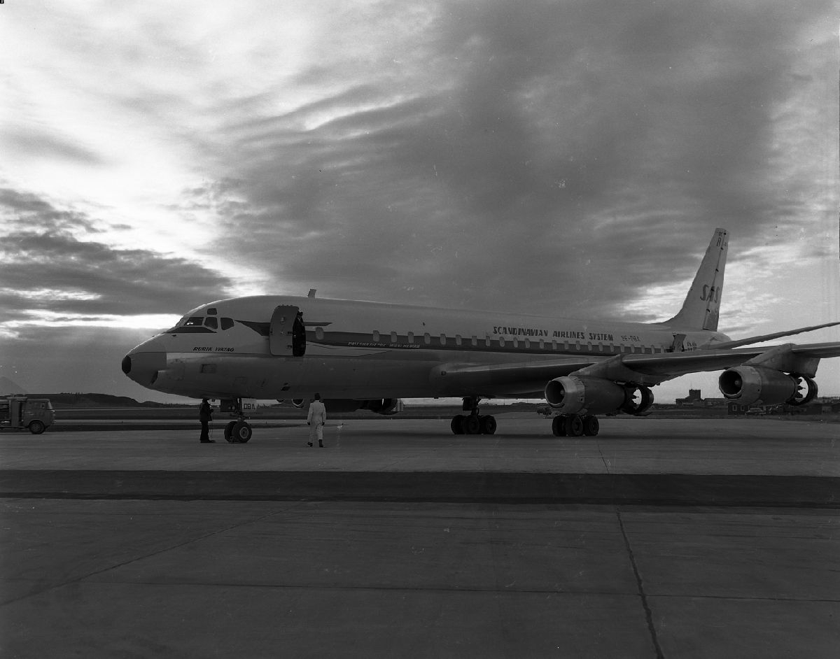 SAS' DC-8-33 "Rurik Viking" på Bodø flyplass.
