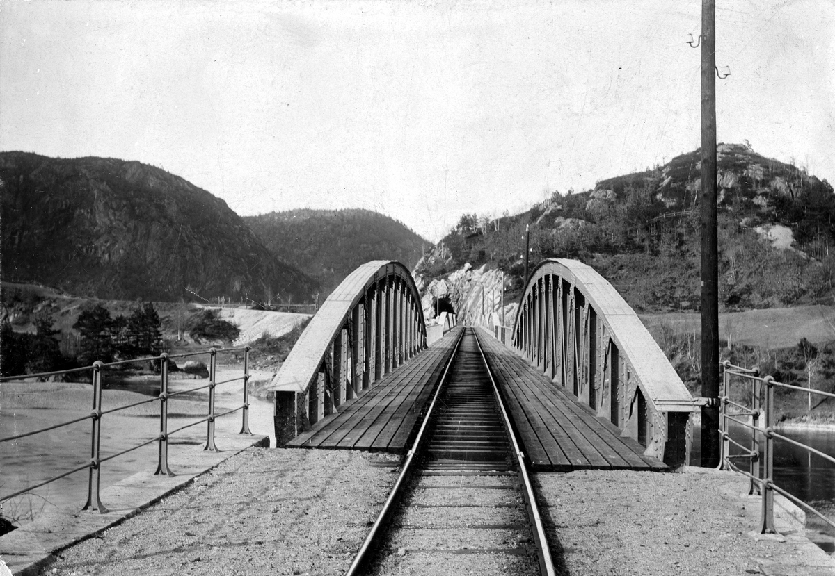 Setesdalsbanen. Kvarstein bro, sett sydfra.