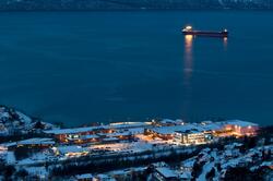 Malmskip på fjorden utenfor Narvik, 30.12.2011. I forgrunnen