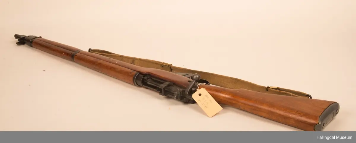 Britisk Lee Enfield rifle med antatt 10 skudds magasin. 303 kaliber.
