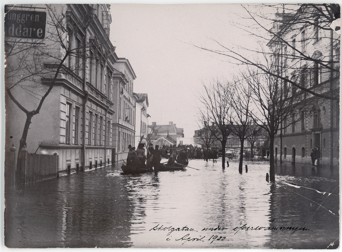 Skolgatan vid översvämningen, Uppsala april 1900