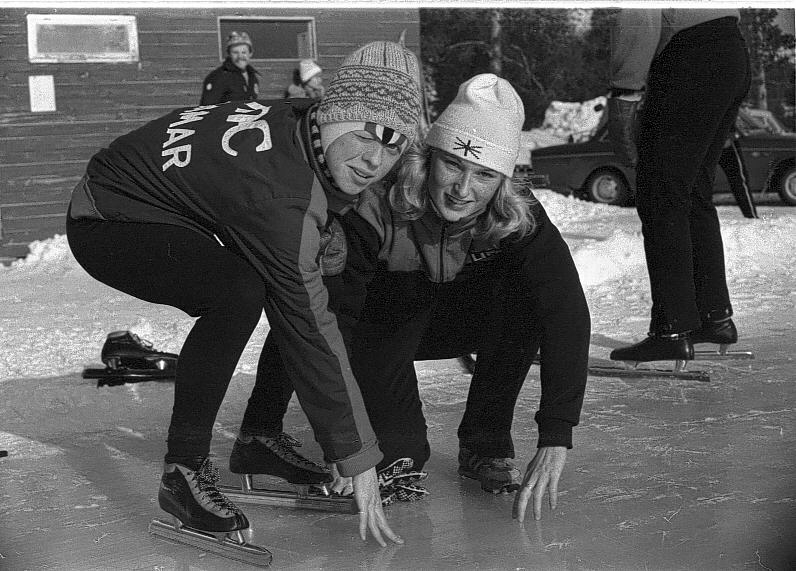 Dame-NM på skøyter på Tynset, mars 1980.