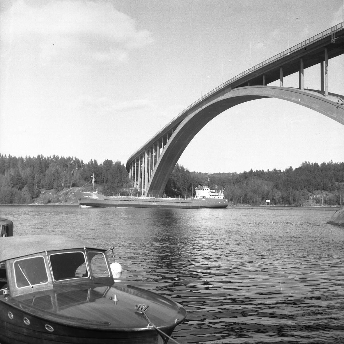 Fartyget Marie Christine vid Sandöbron
