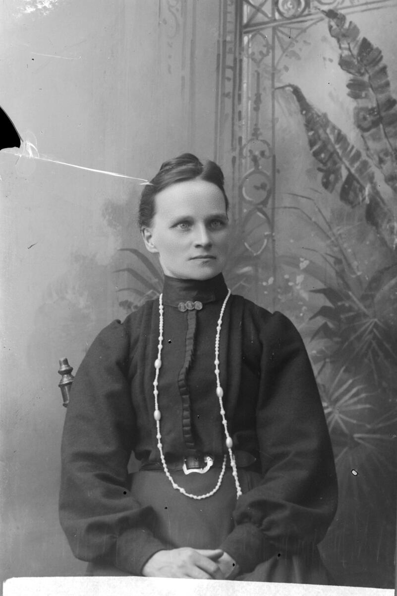 Karin Åström; Ingår i porträttsamlingen från Knut Wallins ateljé.