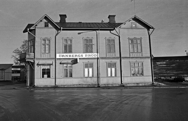 Galeasen 9, fasad mot Sydväst; Örnbergs Bröd