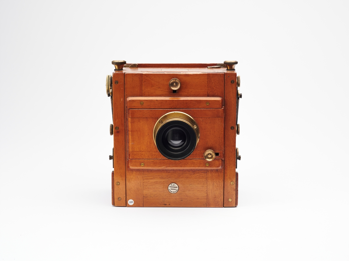 The Albion er et viewkamera produsert i Birmingham av E. & T. Underwood ca. 1890.