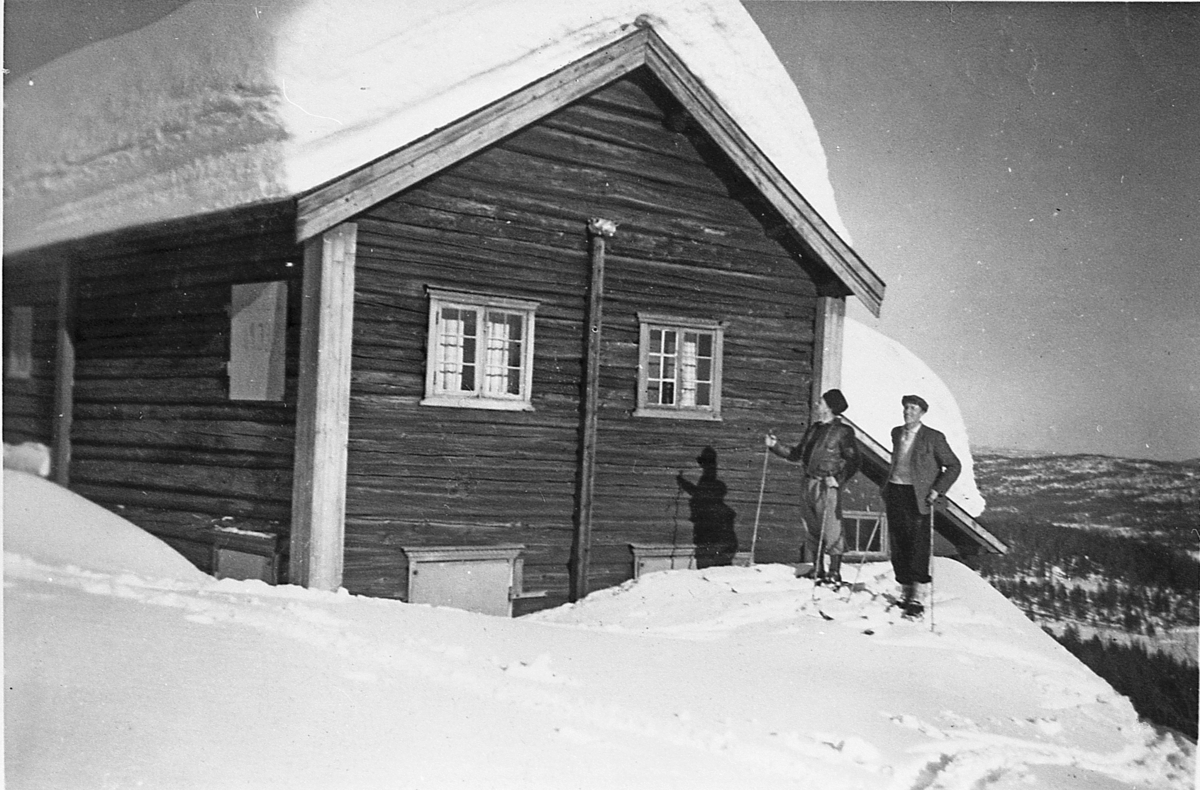 Bygningen i øvre Fjøslia, Rollag, snøvinteren 1951.