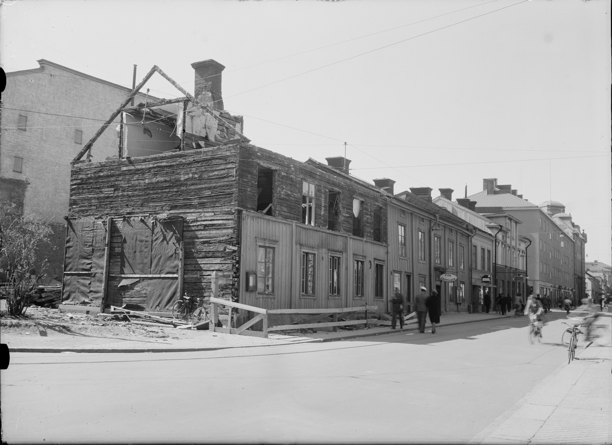 Rivning av byggnad i kvarteret Örnen, Kungsängsgatan, Uppsala