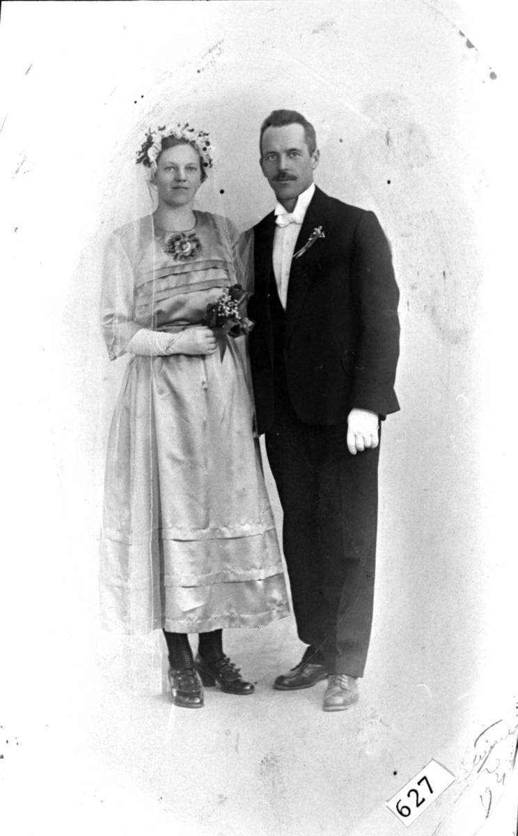 Brudebilde. Borghild og Helje Skatvedt, 1921.