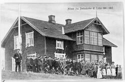 Postkort med påtrykt teks: "Hilsen fra Amtskolen Ø.Toten 191