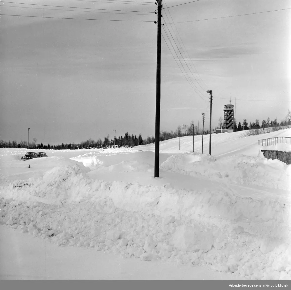 Tryvann stasjon og Tryvannstårnet (Revet 1962). Januar 1959