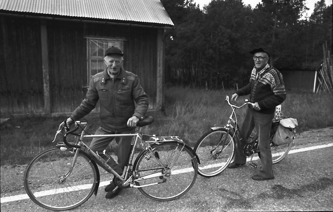 Sykkel-trio på Kvikne. 