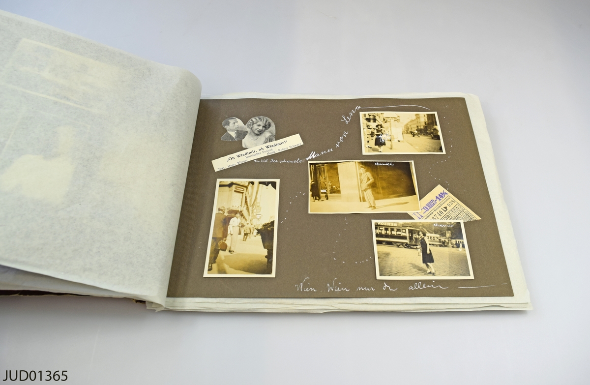 Fotoalbum sammanställt av Anna Riwkin själv, innehållande fotografier från hennes och maken Daniels Bricks bröllopsresa i Wien sommaren 1929.