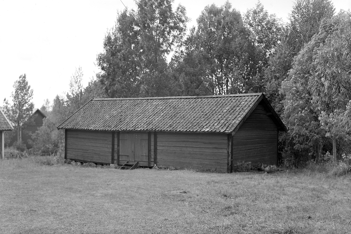 Södertullslogen i Regna hembygdsgård. Gåva till hembygdsföreningen 1942 och återuppförd på platsen samma år.