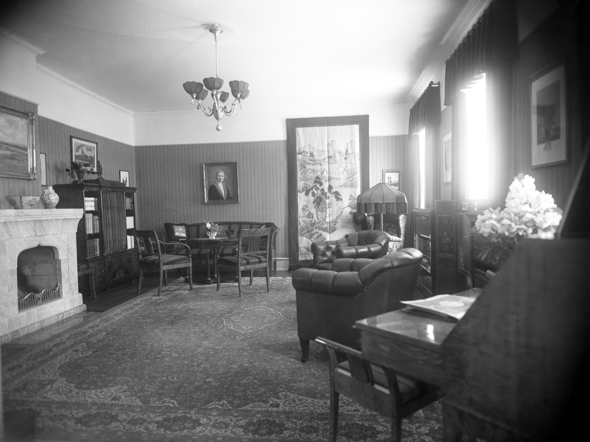 Tandläkare Folke Janssons lägenhet på Storgatan 12. Interiör av salong. Ca. 1929