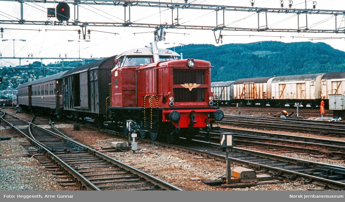 Diesellokomotiv Di 2 i skiftetjeneste på Trondheim stasjon