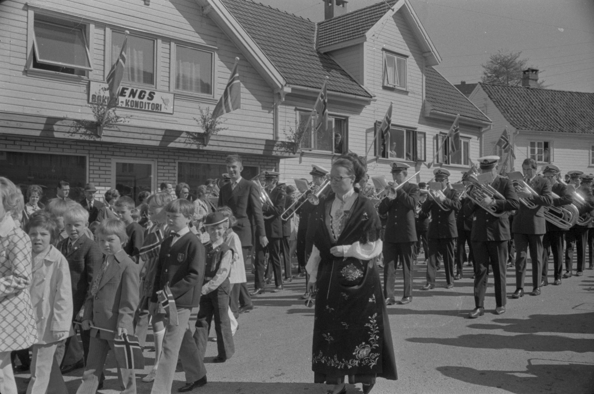 Misjonskorpset i Barnetoget på Damsgård, 17. mai 1971.