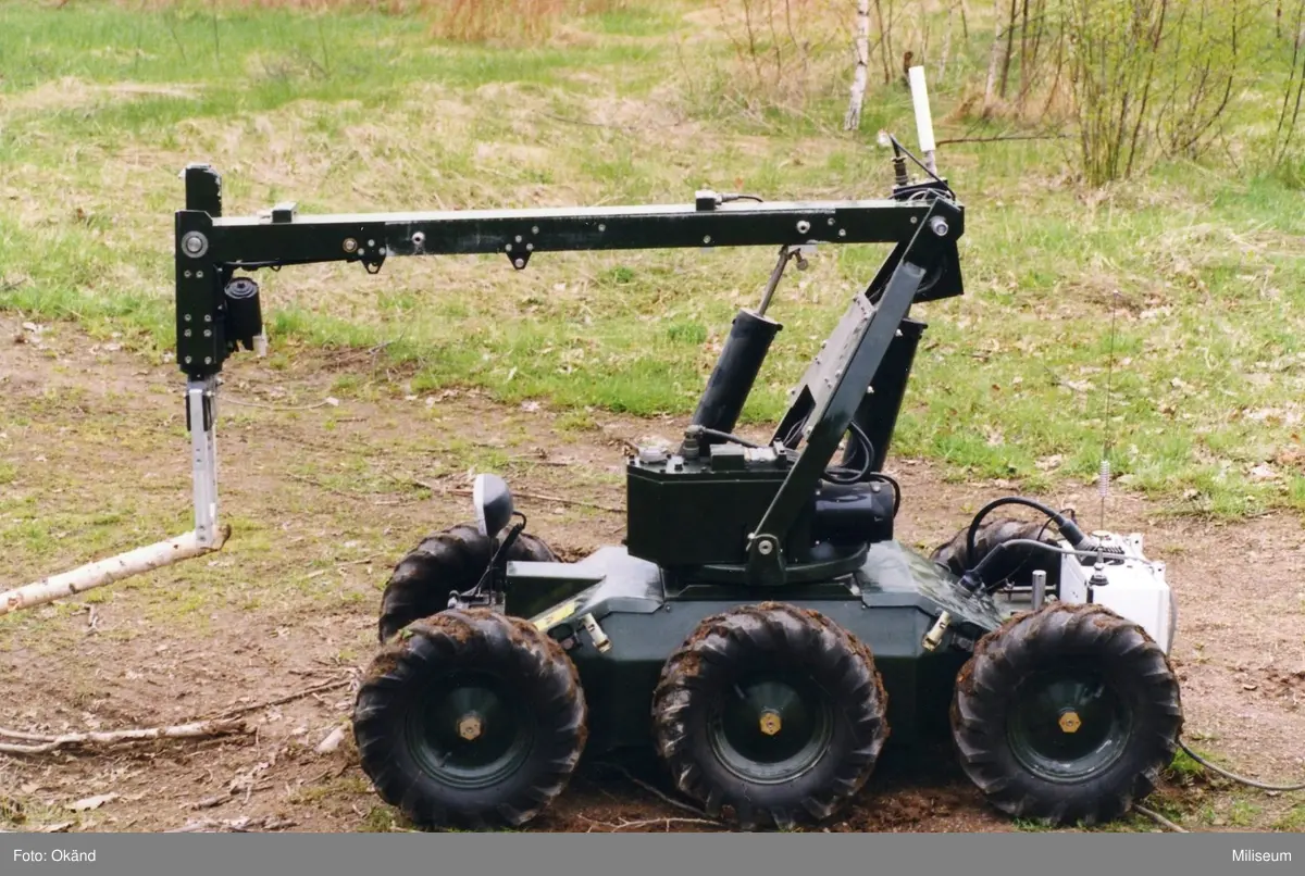 Amröjnings materiel. Ammunitionsröjare robot. - Miliseum / DigitaltMuseum