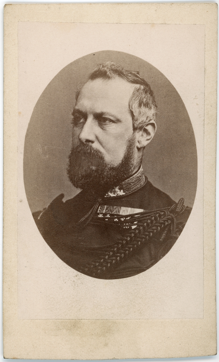 Kabinettsfotografi - kung Karl XV i uniform