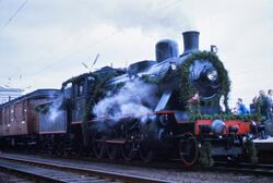 Damplokomotiv 24b 236 på Stavanger stasjon i forbindelse med