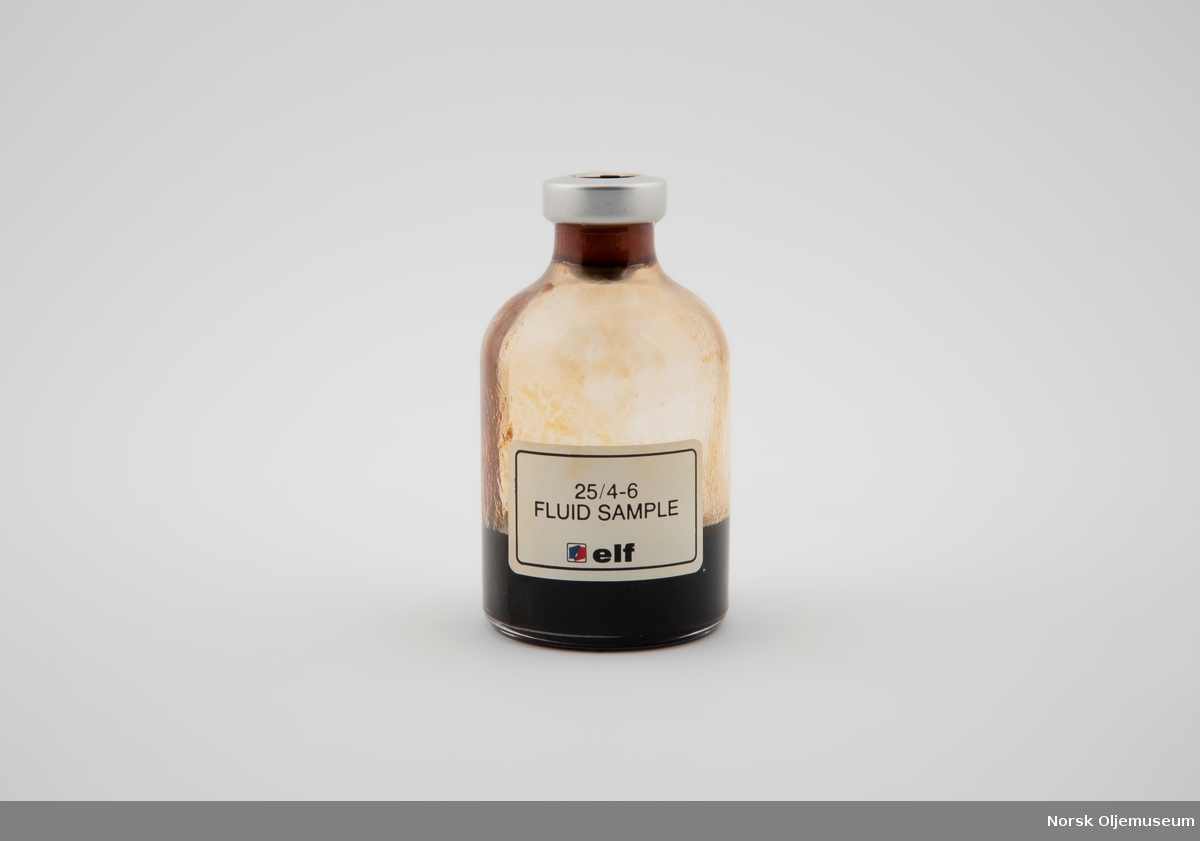 Oljeprøve fra brønn 25/4-6, fra feltet Vale. 

Oljen er oppbevart i en glassflaske med forsegling i gummi og metall.