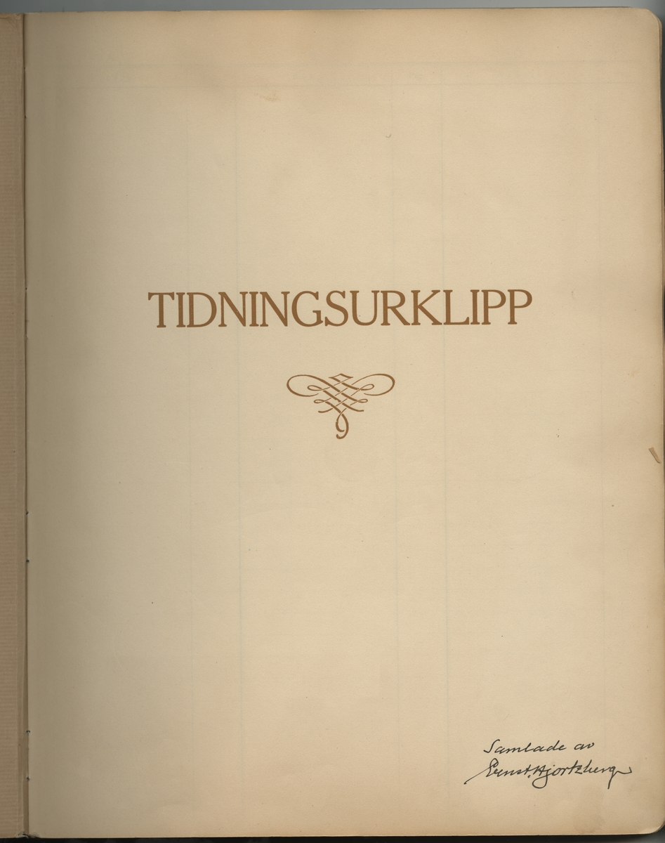 Tidningsklipp ur "Uppsatser om trädgårdar m.m. som på ett eller annat sätt beröra Gösta Reuterswärd 1931-1943".

Tidningsurklipp. Samlade av Ernst Hjortzberg.