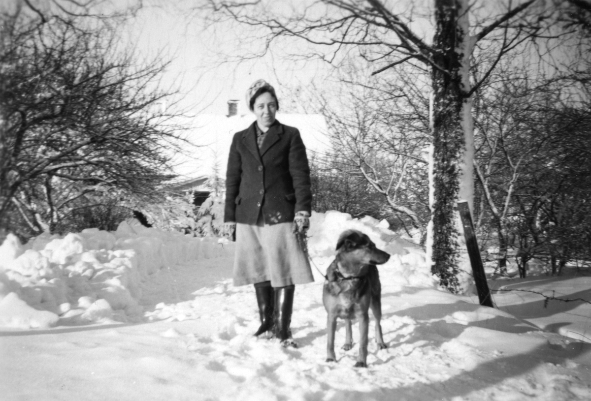Elsa Eriksson med hunden Tussi