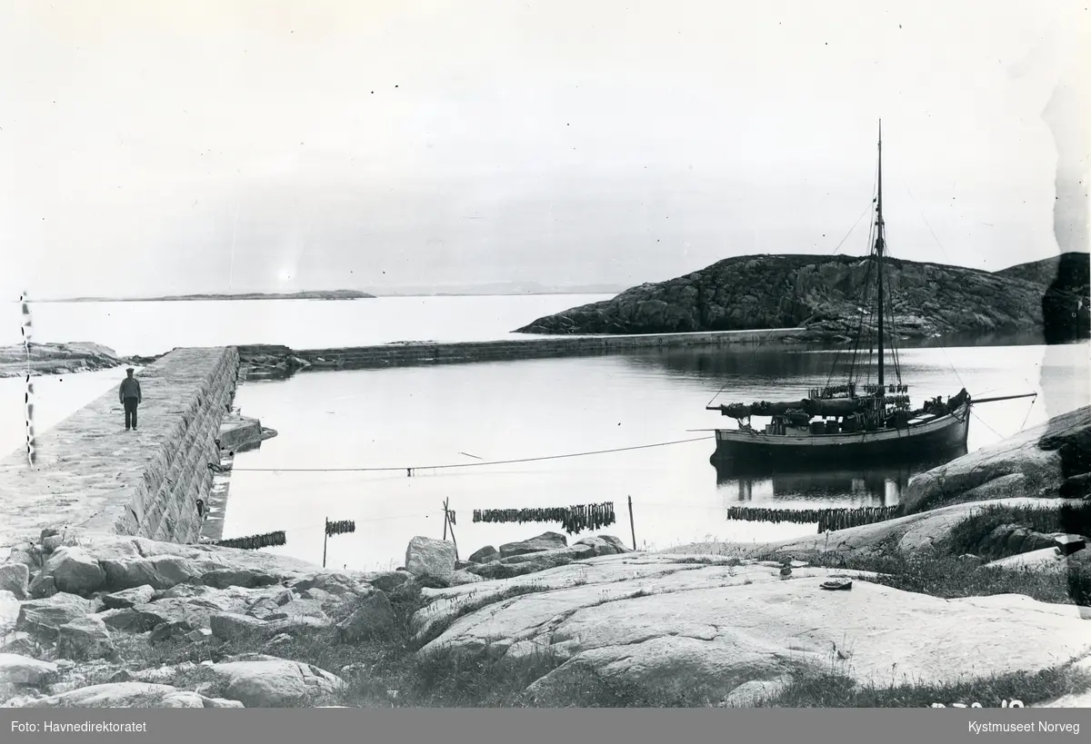 Fiskeværet Nordøyan i Vikna kommune, moloen under utbygging