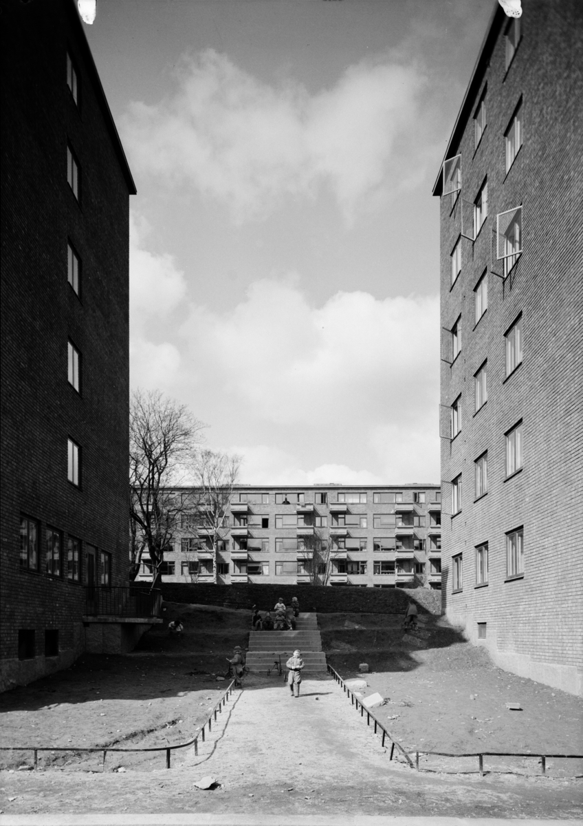 Arkitekturfoto av boligblokker i teglstein i Industrigata i Oslo.