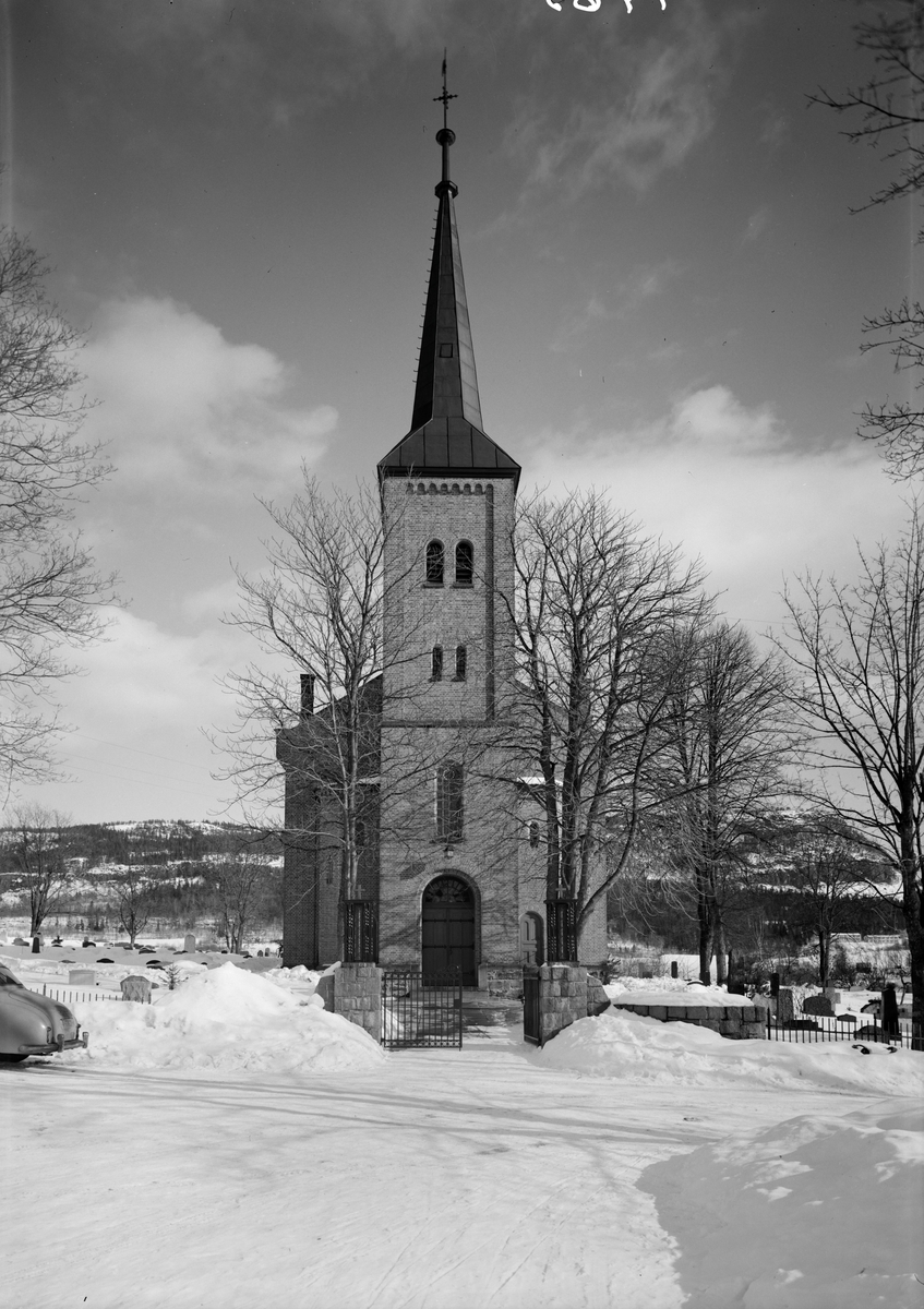 Bryn Kirke, Bærum, ved ark Finn Bryn Muligens en bearbeiding av kirken. Bygningen er tegnet av Holtermann, men Finn Bryn er oppdragsgiver for bildene. Kirken åpnet i 1861.