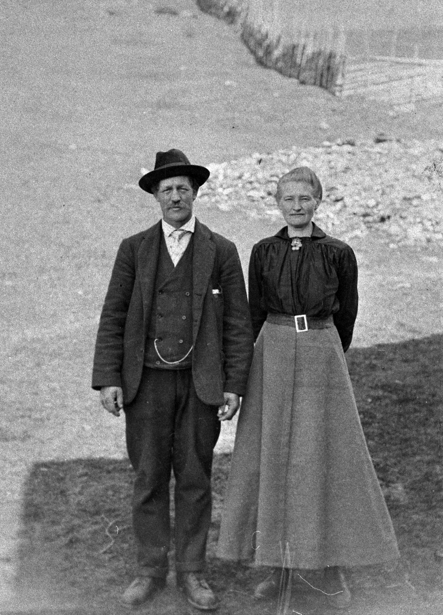 Frå venstre: Torstein P. Hermundstad og Marit A. Hermundstad g. Ødegård